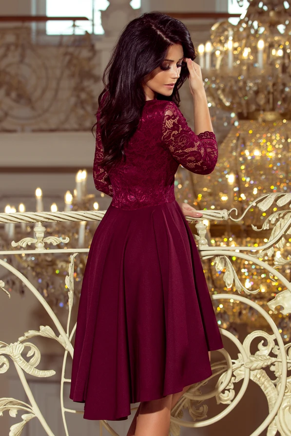 210-1 NICOLLE - sukienka z dłuższym tyłem z koronkowym dekoltem - BORDOWA
