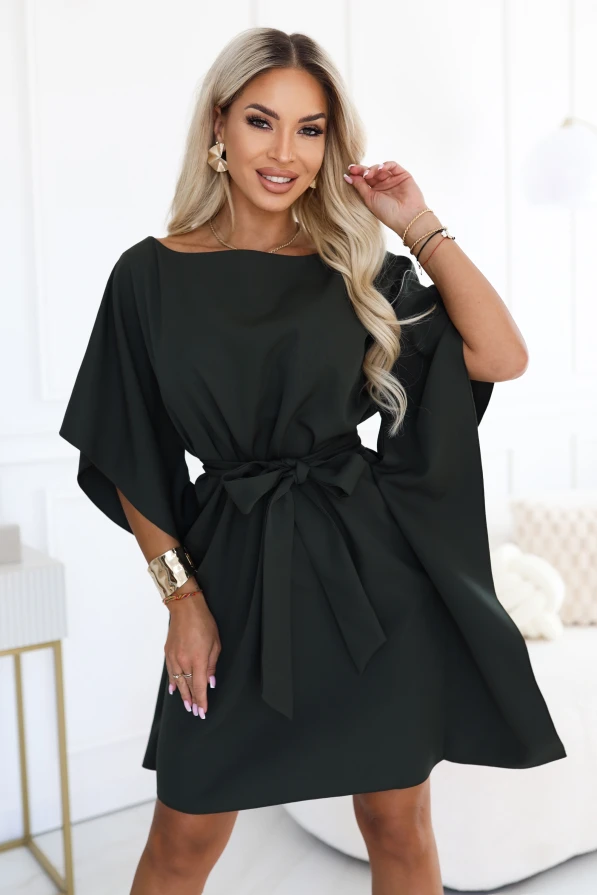 Ciemne khaki - sukienka mini Numoco z szerokimi rękawami kimono i paskiem wiązanym w talii