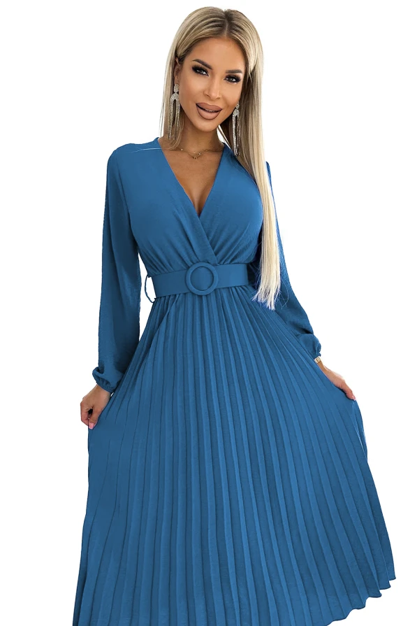 504-5 VIVIANA Plisowana sukienka midi z dekoltem, długim rękawkiem i szerokim paskiem - kolor JEANS