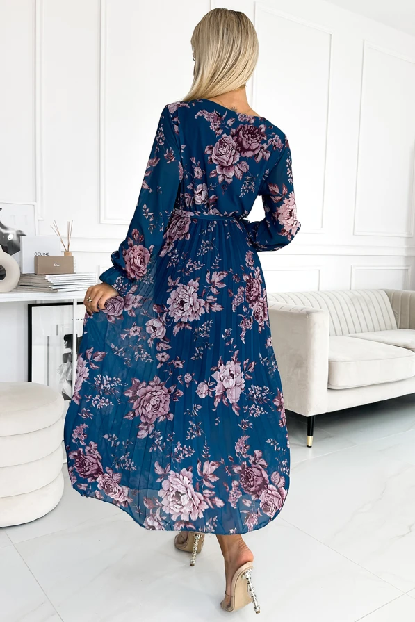 519-3 Plisowana szyfonowa długa sukienka z dekoltem, długim rękawkiem i paskiem - NIEBIESKA w kwiaty