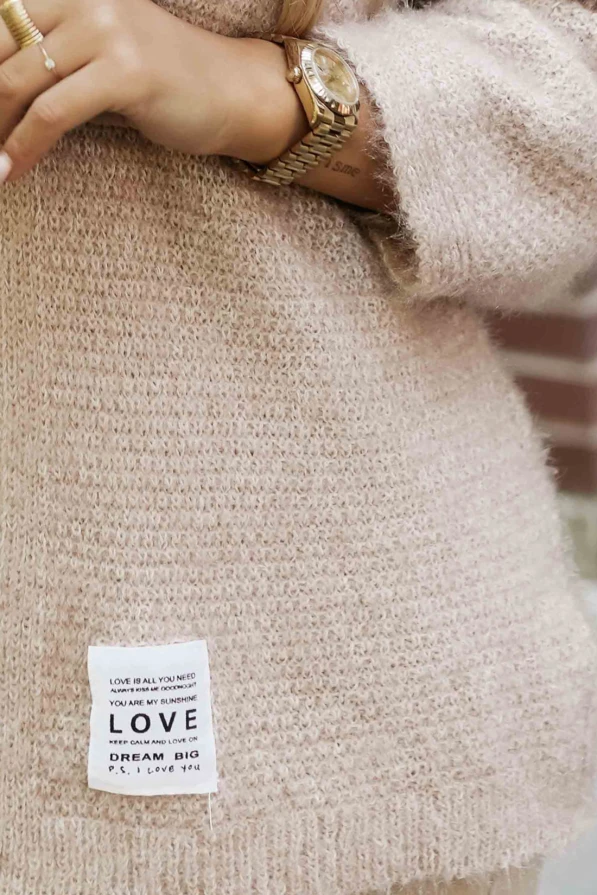 Beżowy kardigan damski z wełną i moherem, modna narzutka od Numoco Basic, wygodna i elegancka propozycja na chłodniejsze dni.